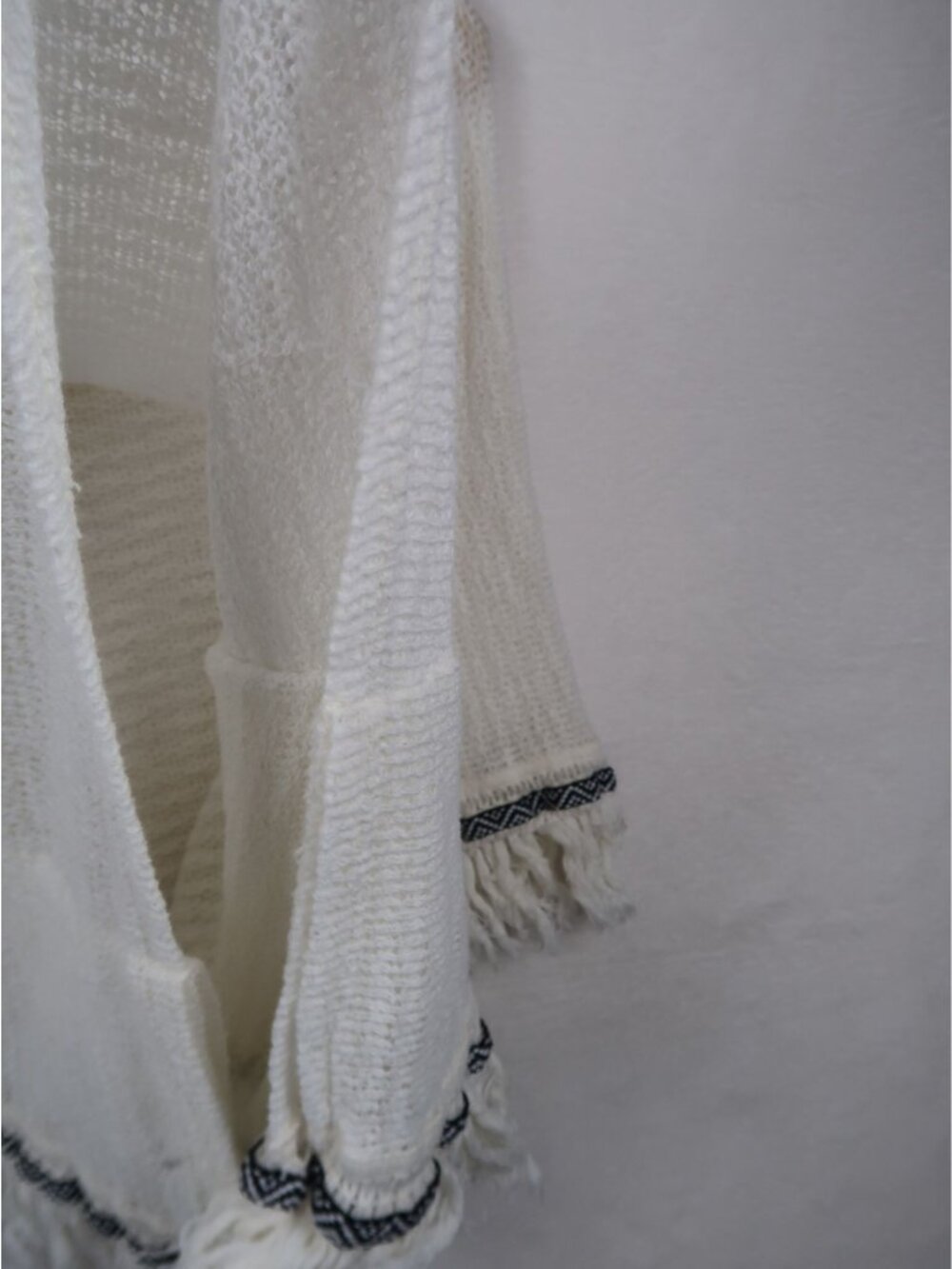 ✨3/$30 Honey Punch M Knit Hooded White Fringe Poncho Open Front Tassel Boho - Picture 4 of 4